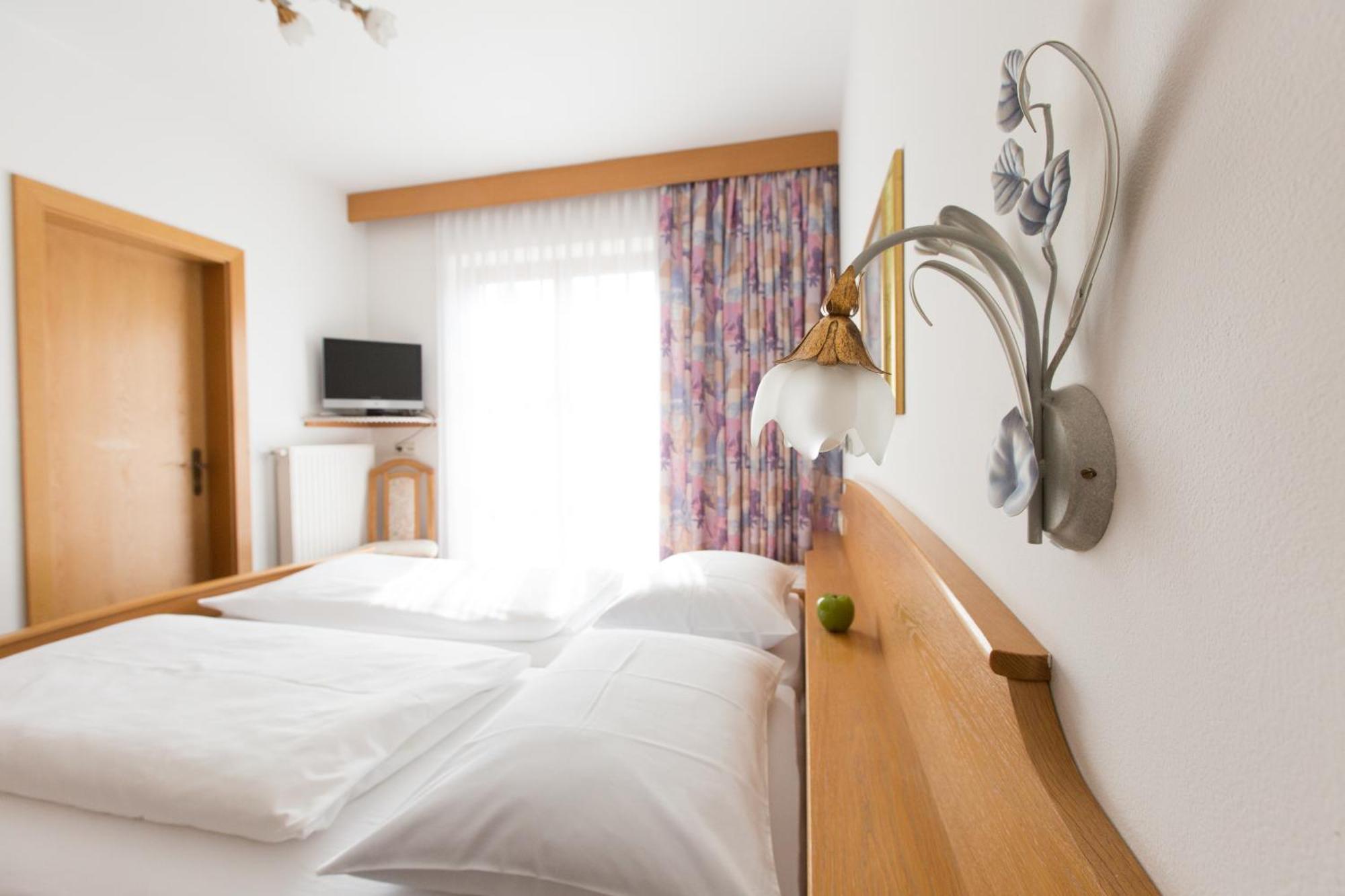 Linghof Bed & Breakfast Tirolo Exterior photo
