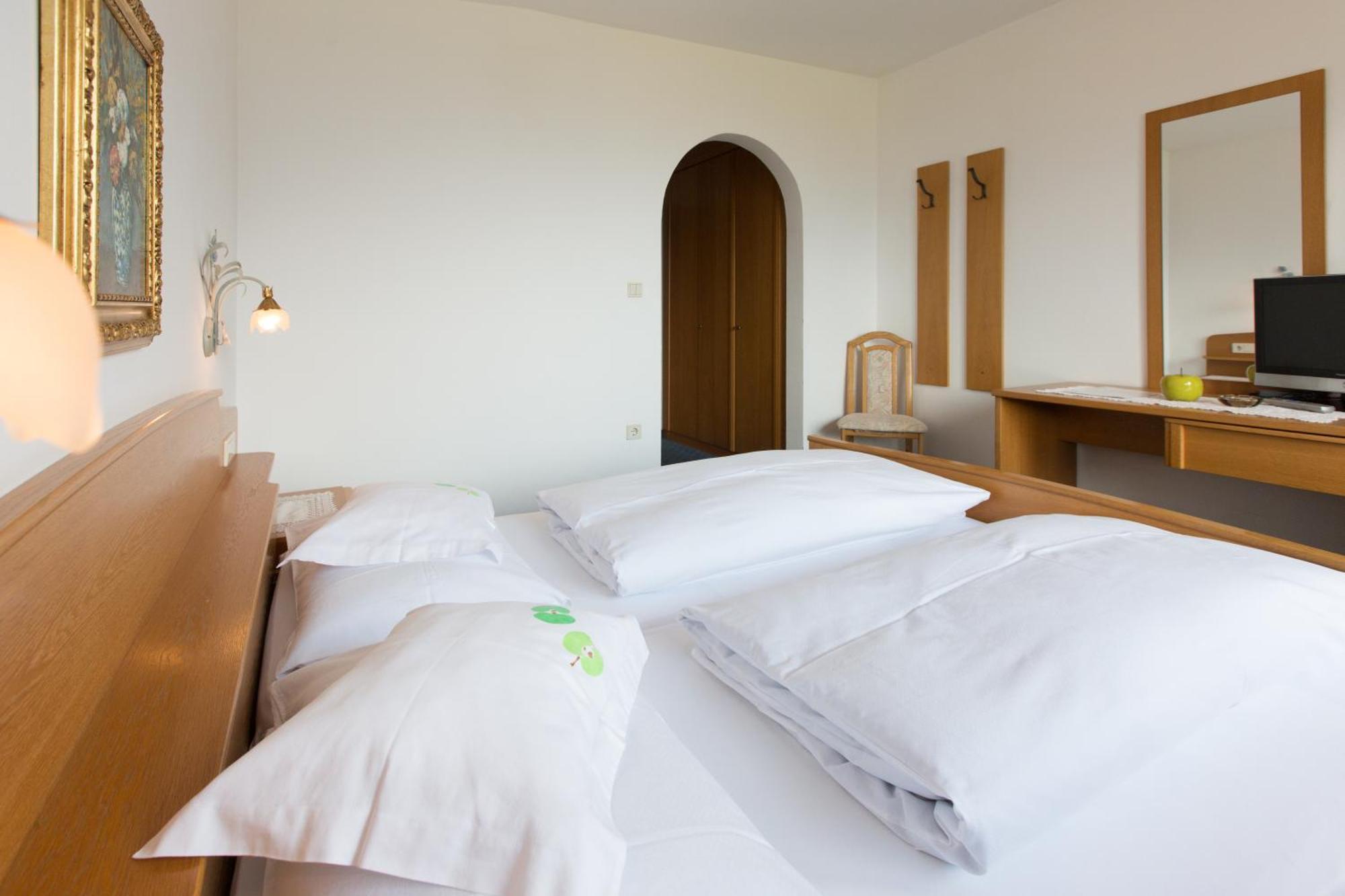Linghof Bed & Breakfast Tirolo Exterior photo